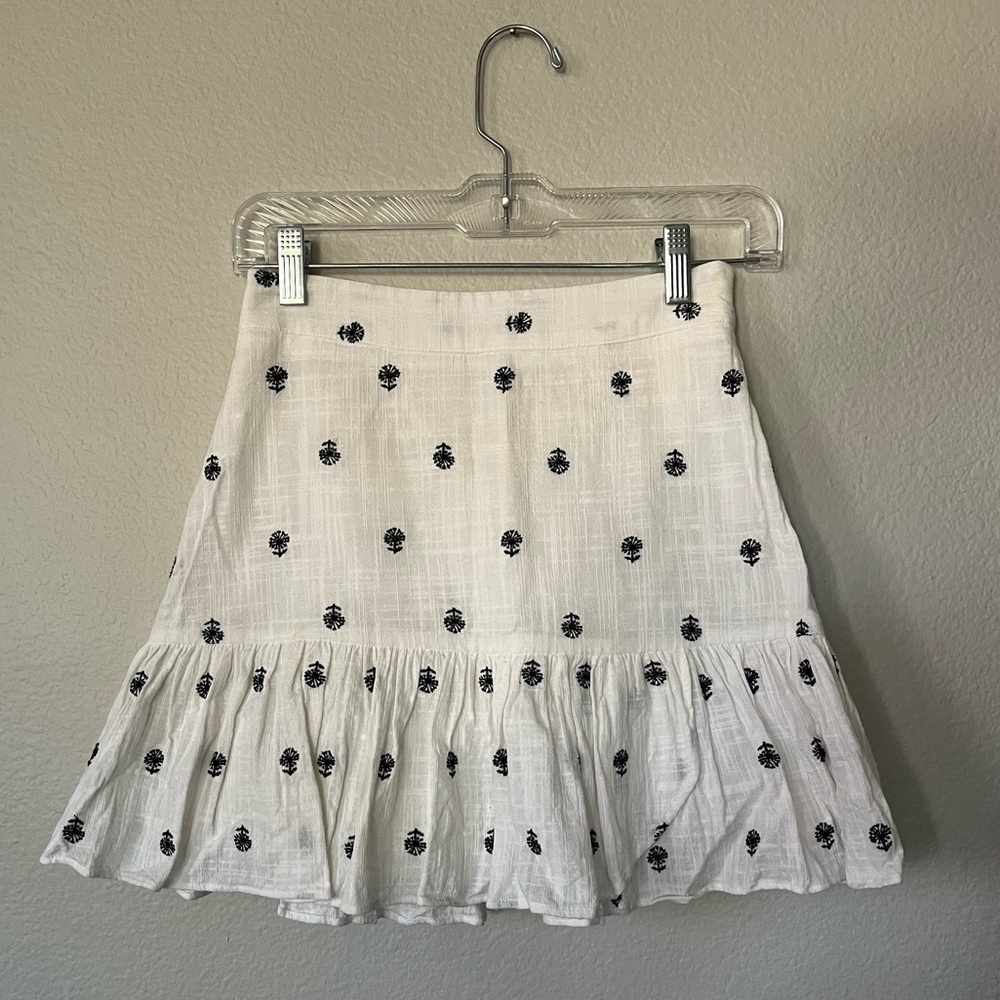 A Loves A White Floral Embroidered Mini Skirt Women’s Size 0 - Picture 3 of 15